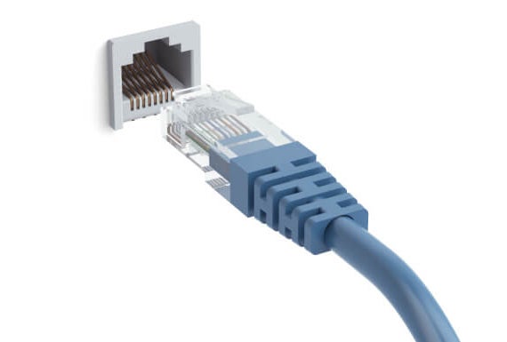 LANケーブルを接続するイメージ